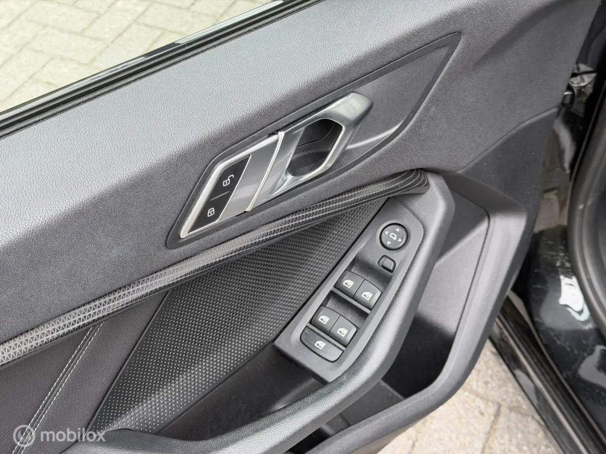 116i High Executive 2DE EIG Dealer OND CarPlay Sportstoelen