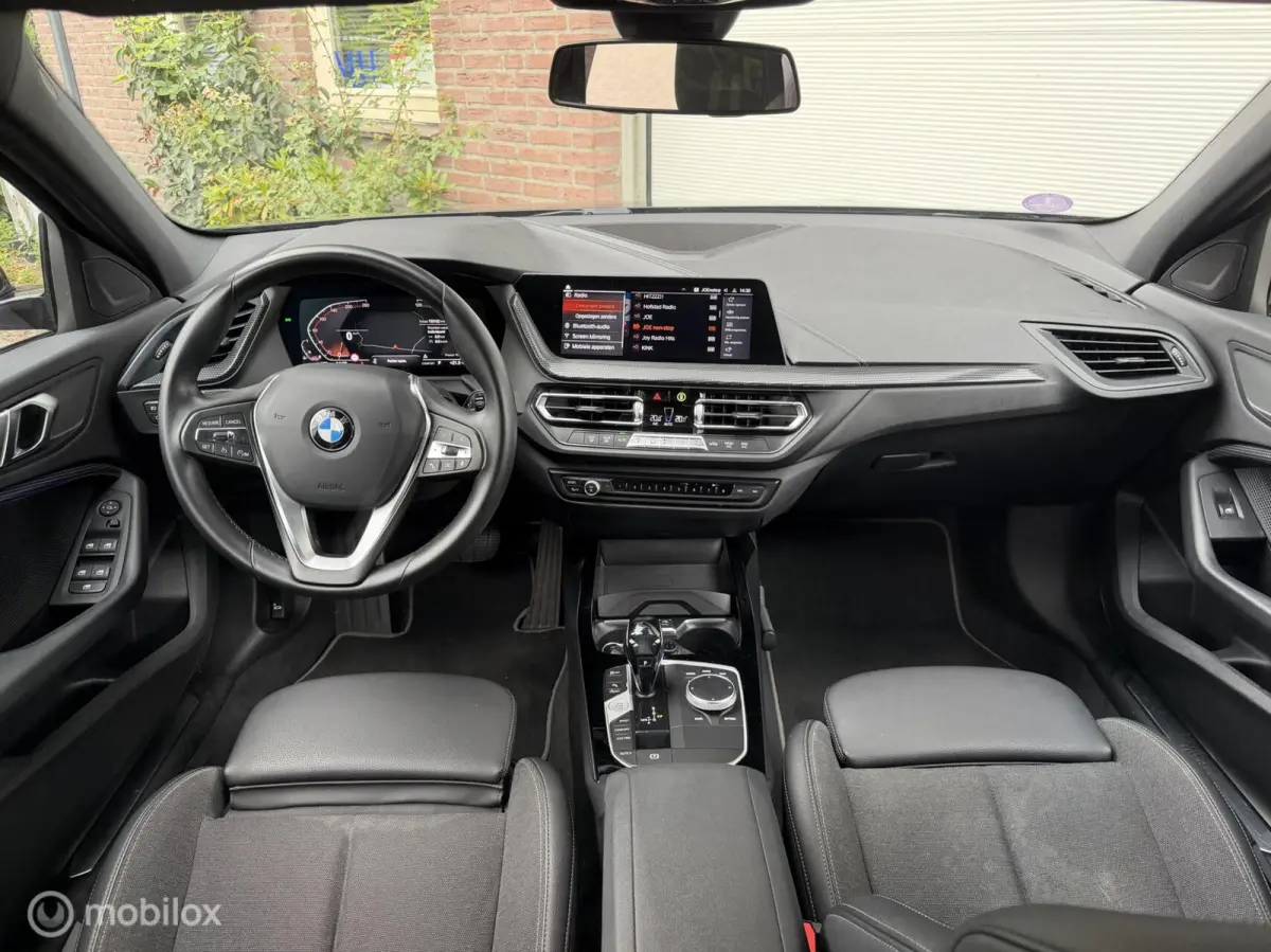 116i High Executive 2DE EIG Dealer OND CarPlay Sportstoelen