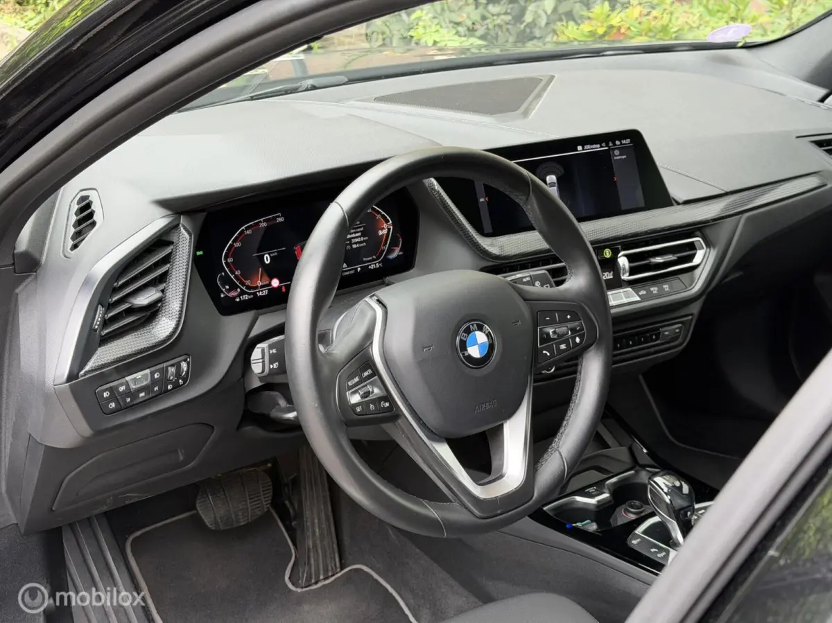 116i High Executive 2DE EIG Dealer OND CarPlay Sportstoelen