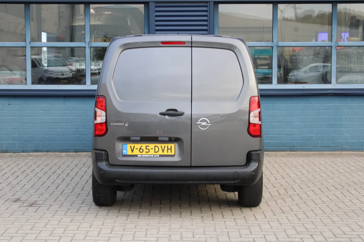50kWh 136 PK | CAMERA | NAVIGATIE | BETIMMERING | VERWARMD STUUR | VOORVERWARMBAAR | APPLE CARPLAY/ANDROID AUTO |