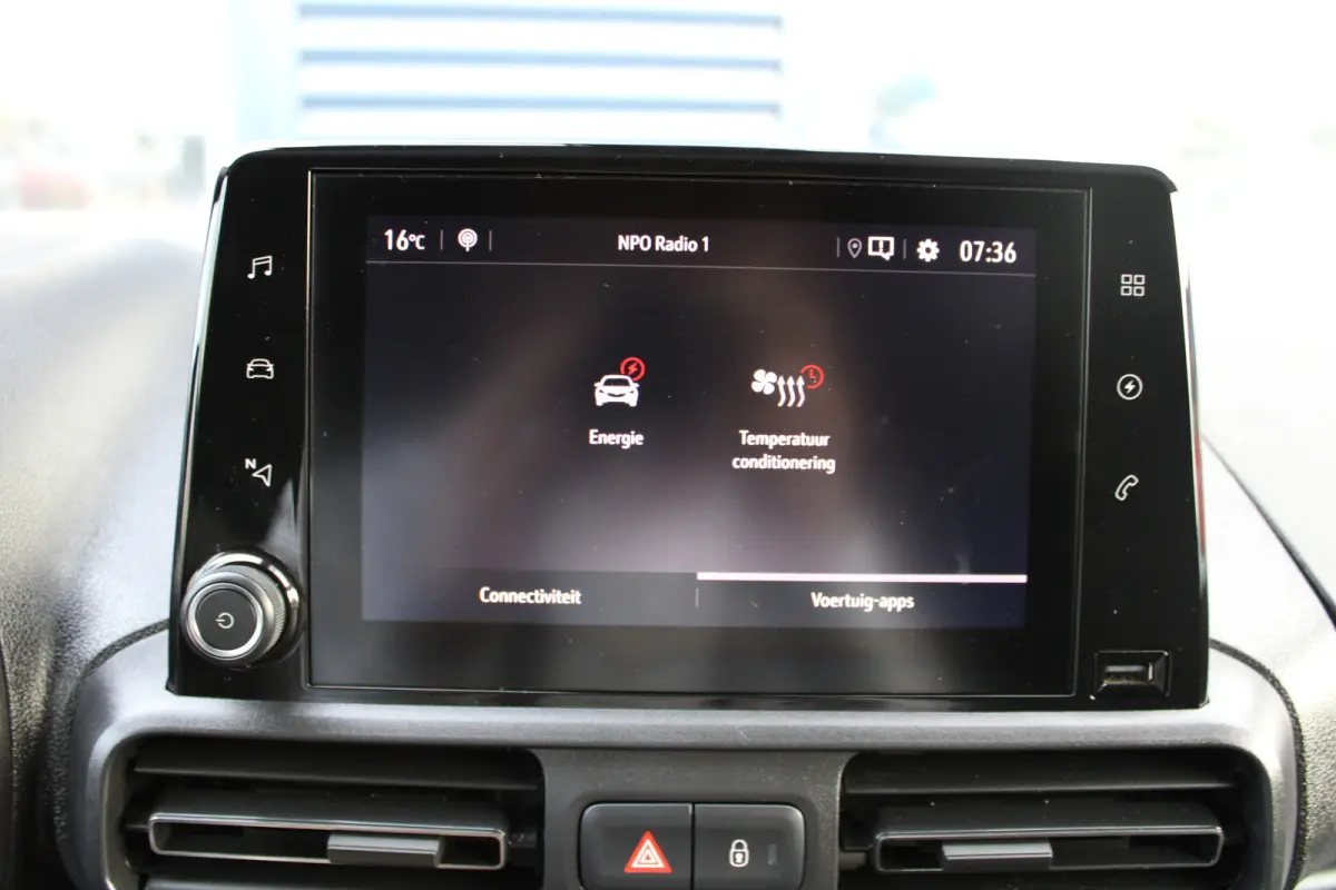 50kWh 136 PK | CAMERA | NAVIGATIE | BETIMMERING | VERWARMD STUUR | VOORVERWARMBAAR | APPLE CARPLAY/ANDROID AUTO |