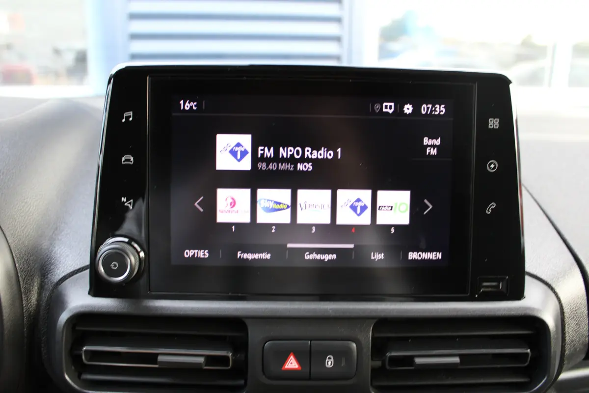50kWh 136 PK | CAMERA | NAVIGATIE | BETIMMERING | VERWARMD STUUR | VOORVERWARMBAAR | APPLE CARPLAY/ANDROID AUTO |