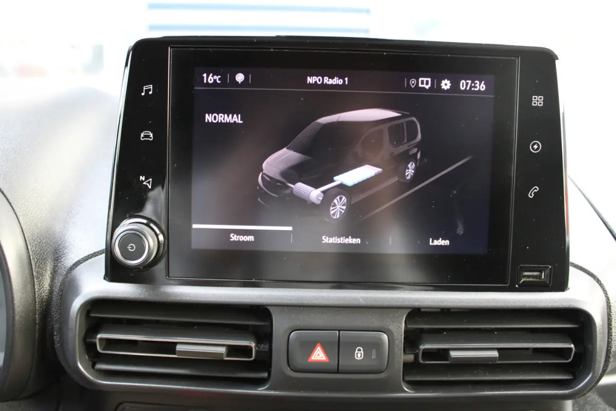 50kWh 136 PK | CAMERA | NAVIGATIE | BETIMMERING | VERWARMD STUUR | VOORVERWARMBAAR | APPLE CARPLAY/ANDROID AUTO |