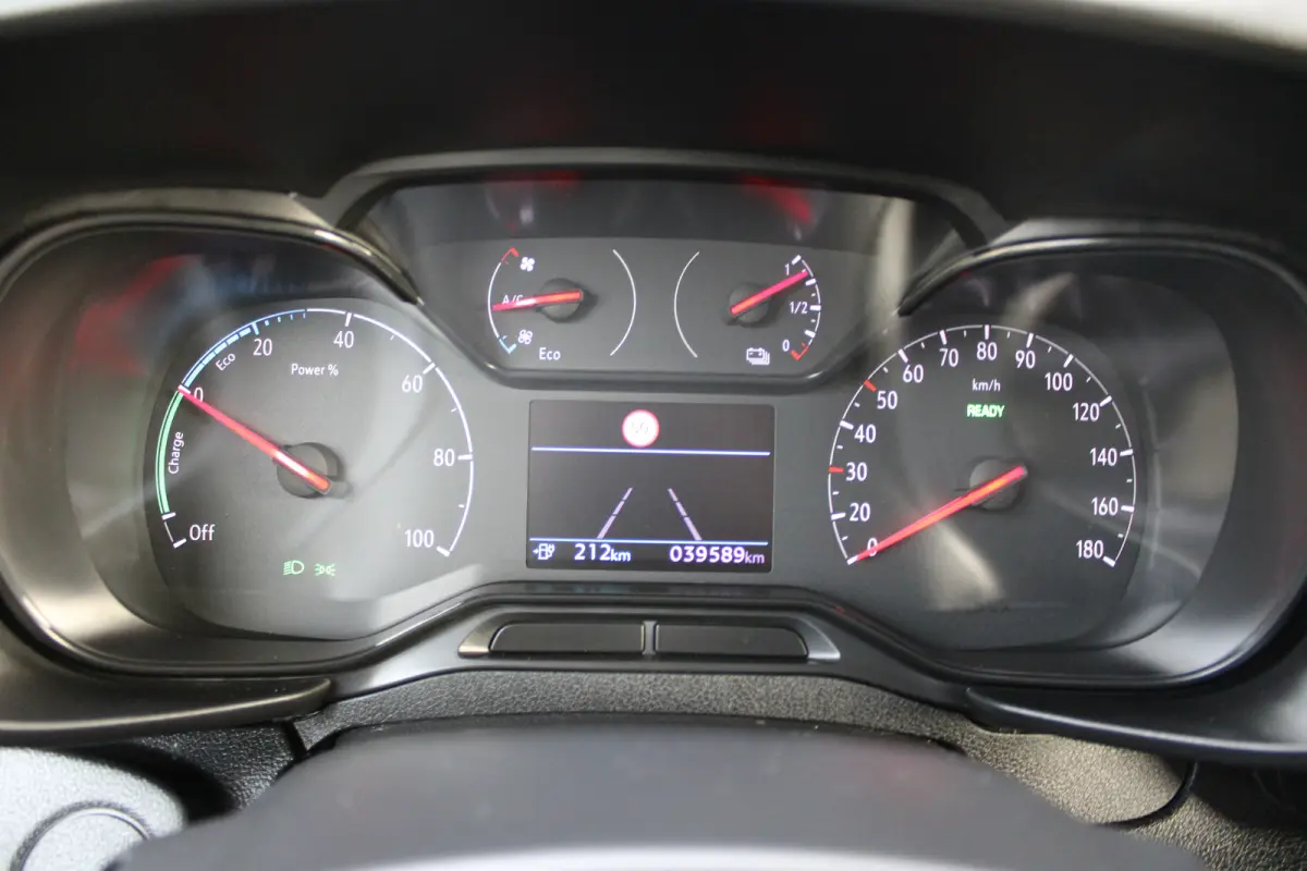 50kWh 136 PK | CAMERA | NAVIGATIE | BETIMMERING | VERWARMD STUUR | VOORVERWARMBAAR | APPLE CARPLAY/ANDROID AUTO |