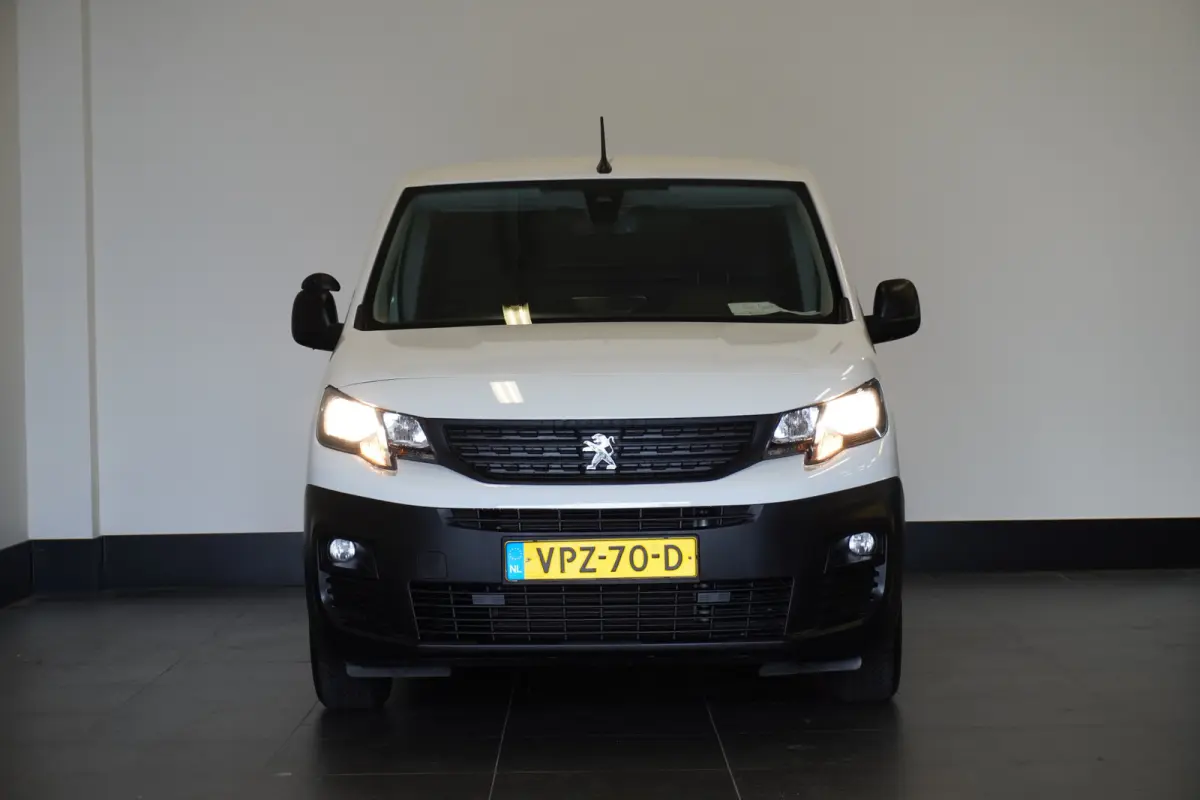 1.2 PureTech 110Pk Benzine - Airco - Navi - Cruise - € 12.499,- Excl.