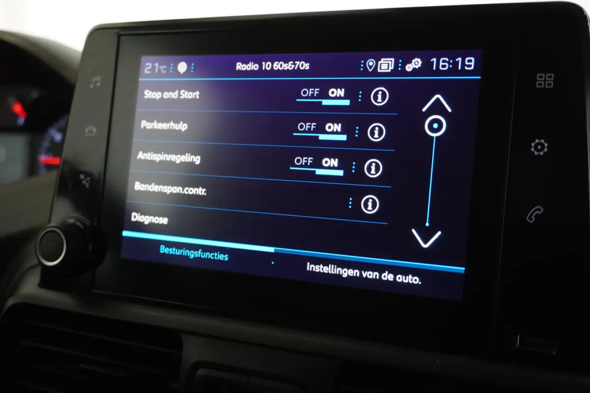 1.2 PureTech 110Pk Benzine - Airco - Navi - Cruise - € 12.499,- Excl.