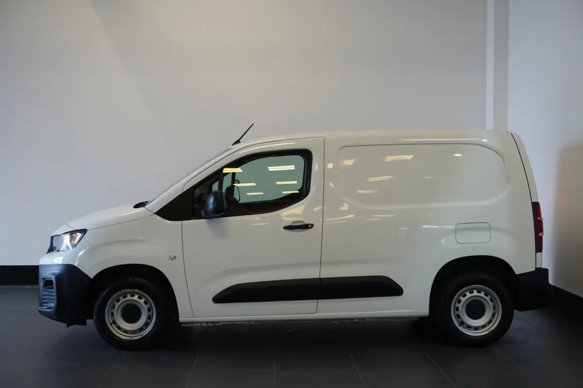 1.2 PureTech 110Pk Benzine - Airco - Navi - Cruise - € 12.499,- Excl.