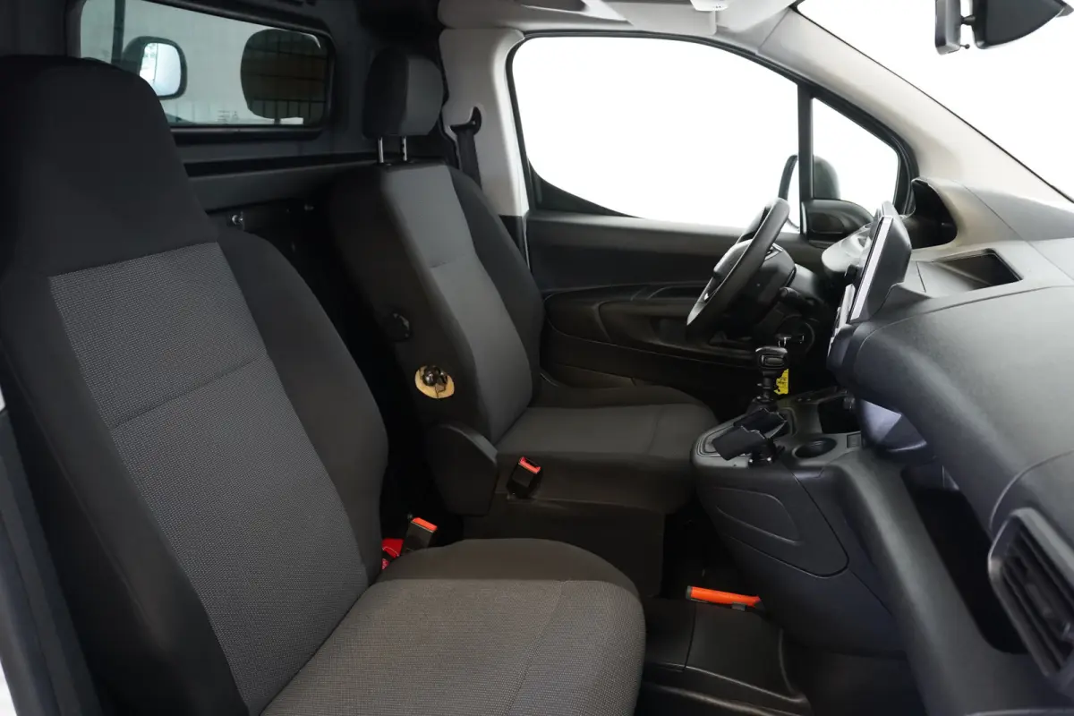1.2 PureTech 110Pk Benzine - Airco - Navi - Cruise - € 12.499,- Excl.