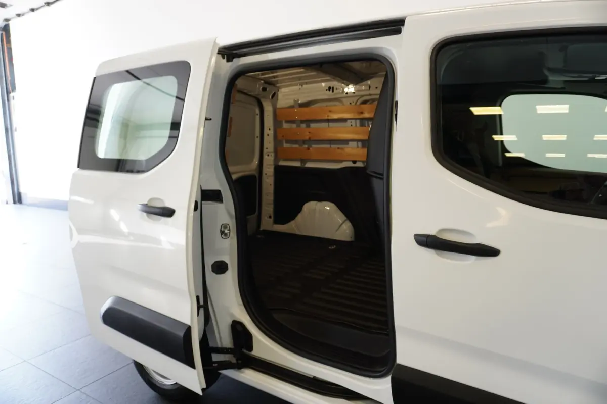 1.2 PureTech 110Pk Benzine - Airco - Navi - Cruise - € 12.499,- Excl.