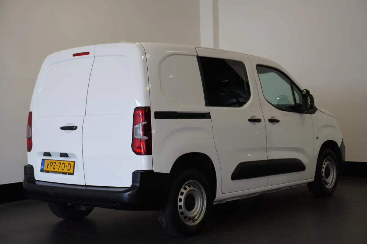1.2 PureTech 110Pk Benzine - Airco - Navi - Cruise - € 12.499,- Excl.
