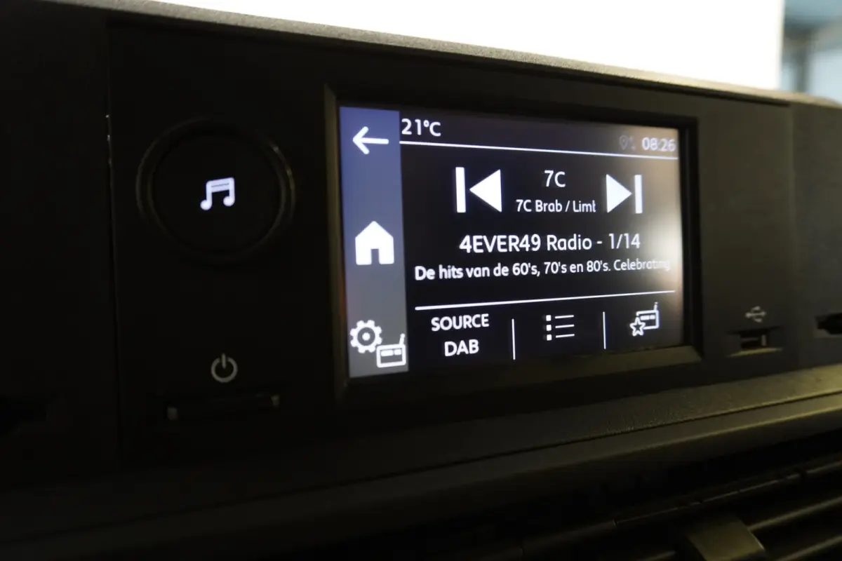 1.5 BlueHDi 120PK L2 EURO 6 - Airco - PDC - Cruise - € 21.950,- Excl.