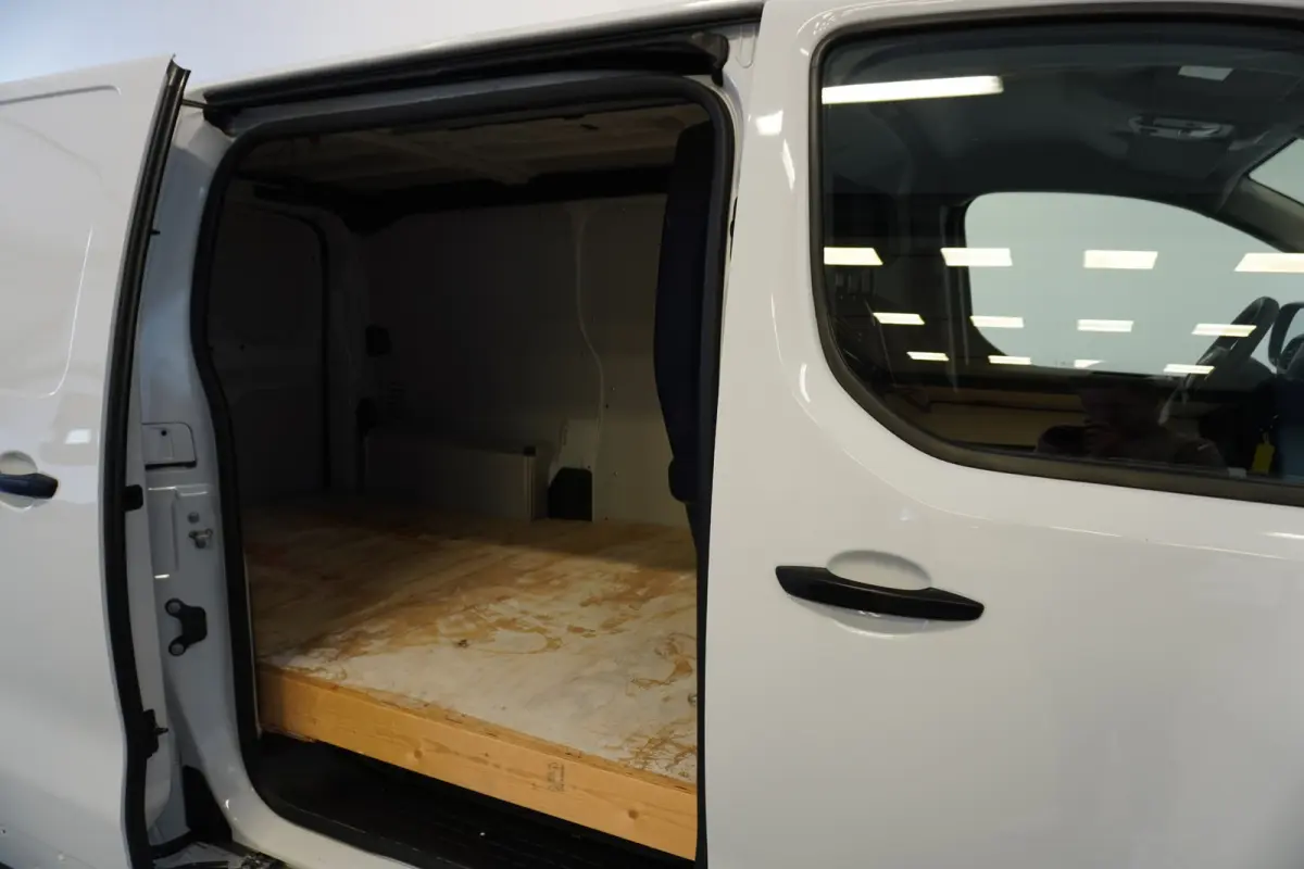 1.5 BlueHDi 120PK L2 EURO 6 - Airco - PDC - Cruise - € 21.950,- Excl.