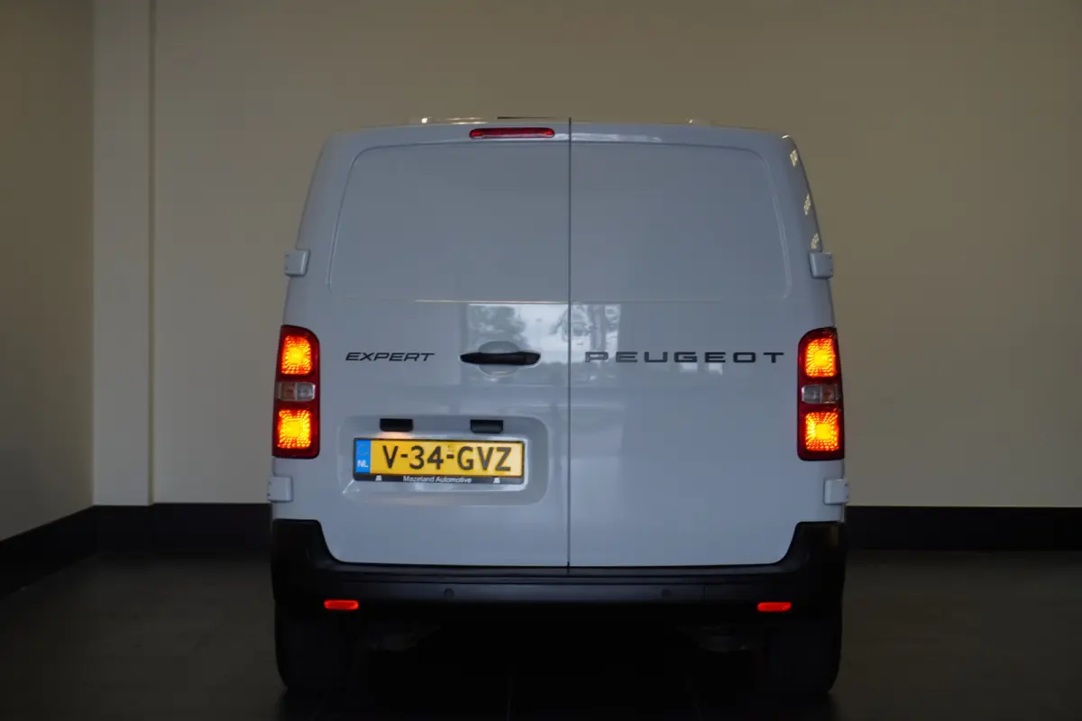 1.5 BlueHDi 120PK L2 EURO 6 - Airco - PDC - Cruise - € 21.950,- Excl.