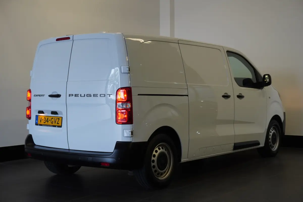 1.5 BlueHDi 120PK L2 EURO 6 - Airco - PDC - Cruise - € 21.950,- Excl.