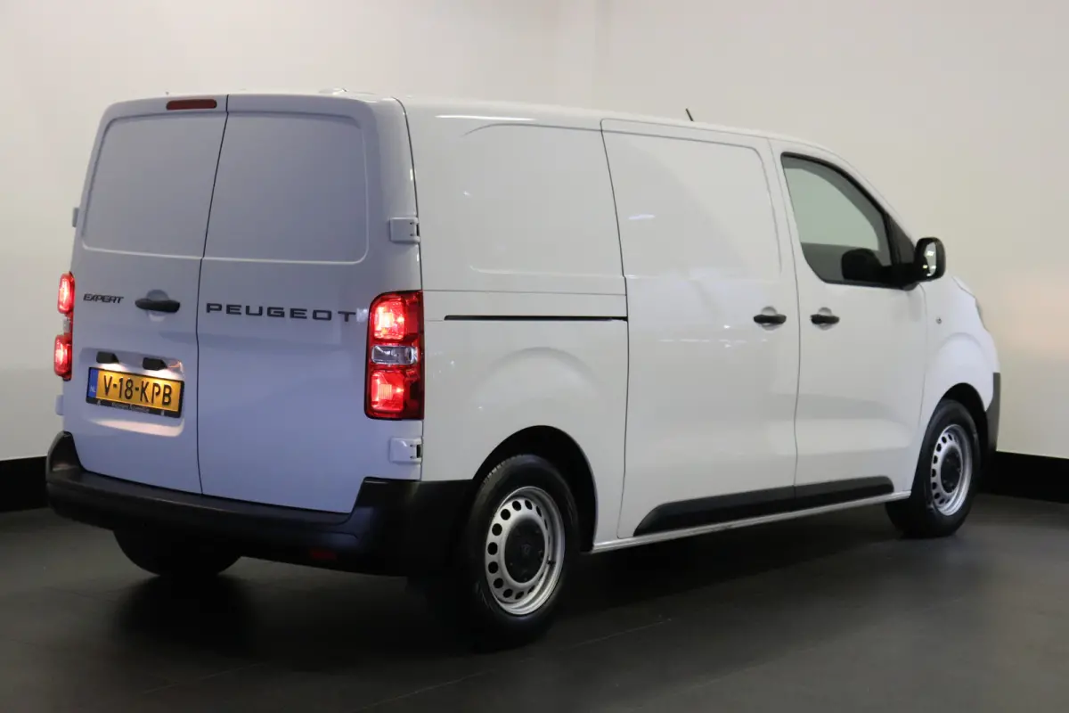 1.5 BlueHDi 120PK L2 EURO 6 - Airco - Cruise - PDC - € 21.950,- Excl.