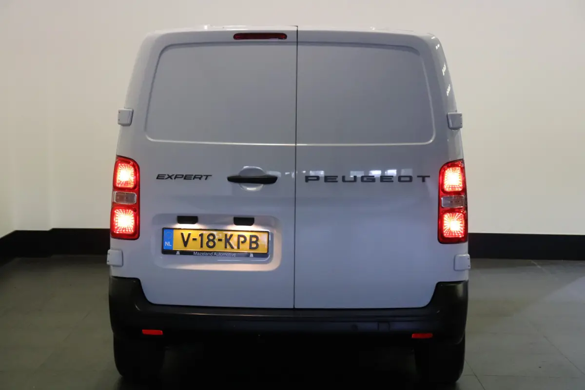 1.5 BlueHDi 120PK L2 EURO 6 - Airco - Cruise - PDC - € 21.950,- Excl.
