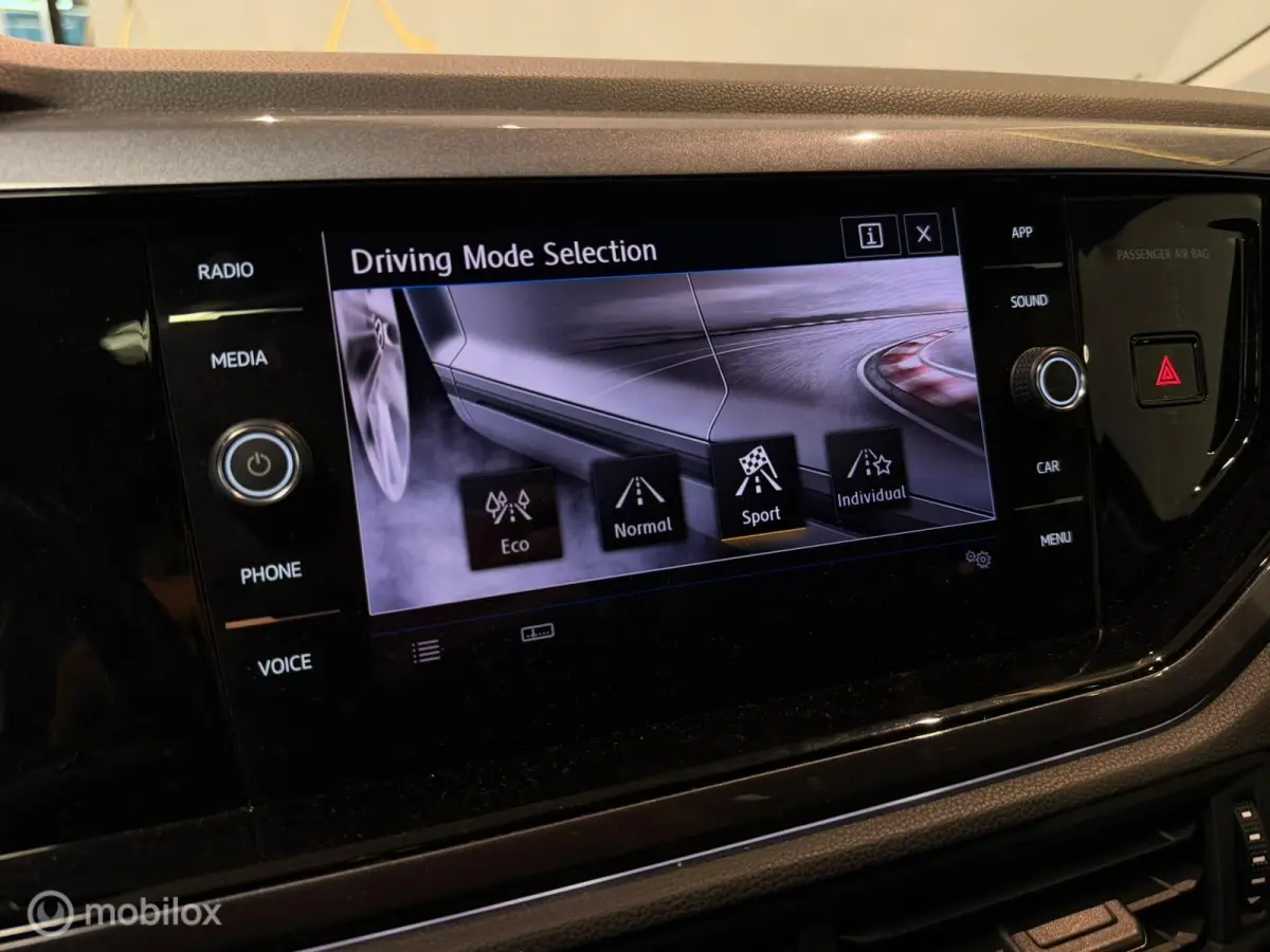 1.0 TSI Beats Panorama/Camera/ACC/Carplay