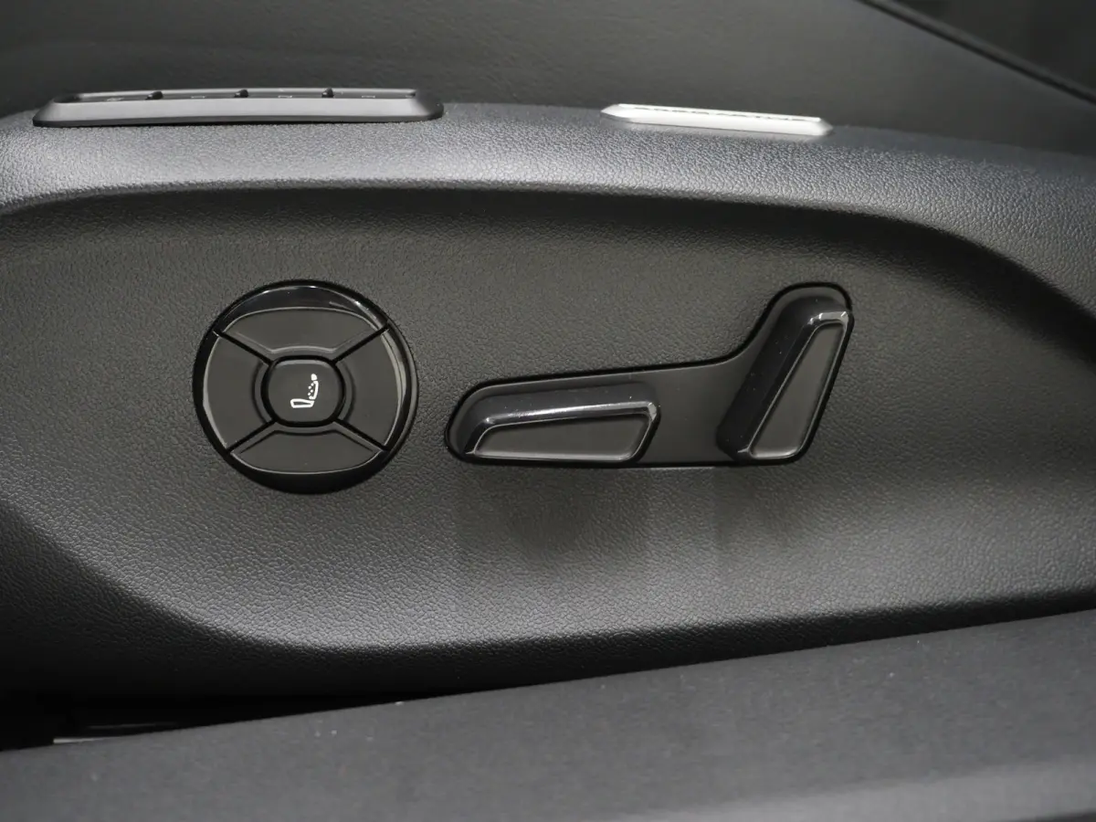 1.5 eHybrid 204PK | Leder/Alcantara | Massage | Stoelkoeling | Trekhaak | HUD | 360 | Keyless