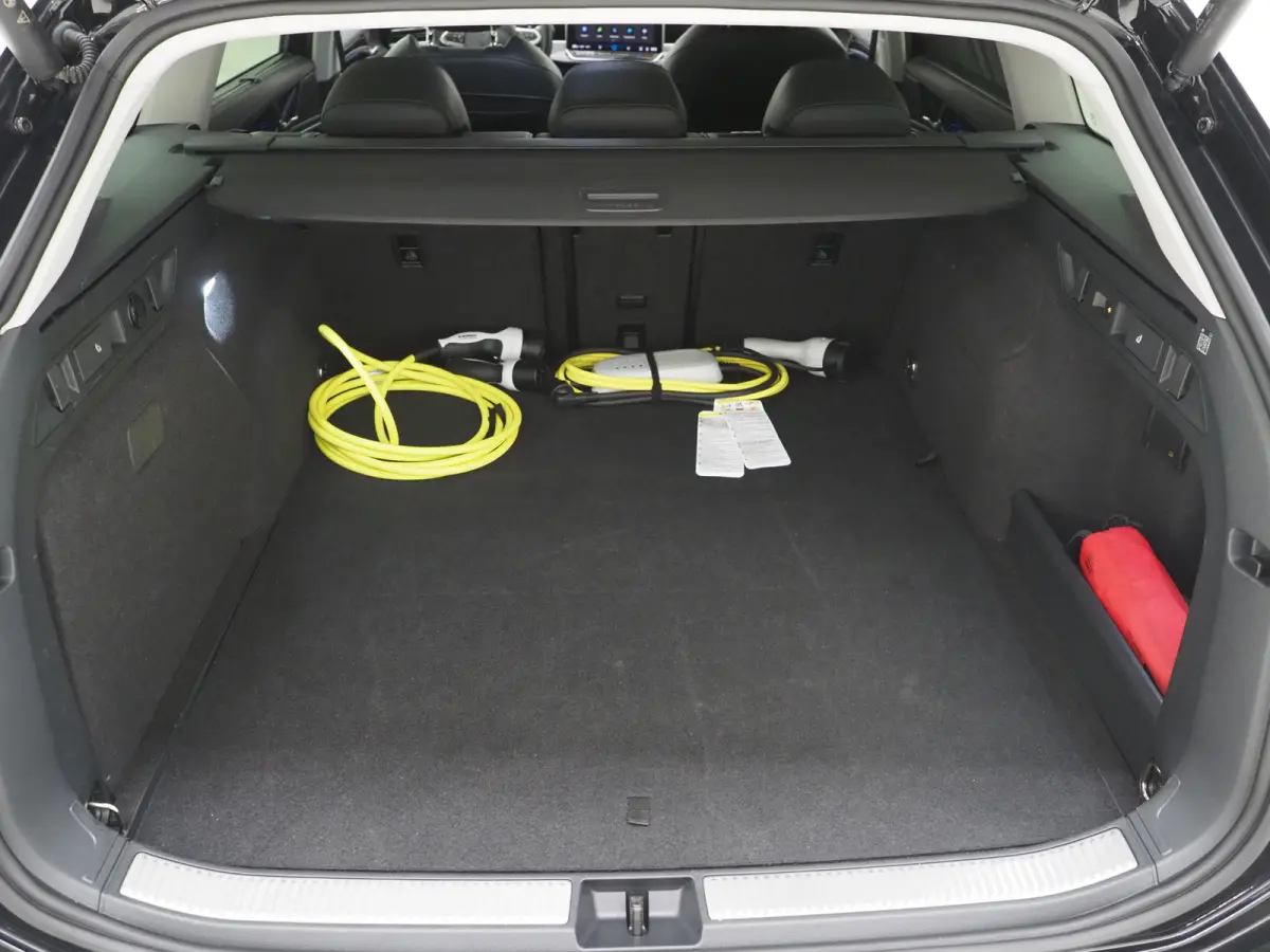 1.5 eHybrid 204PK | Leder/Alcantara | Massage | Stoelkoeling | Trekhaak | HUD | 360 | Keyless
