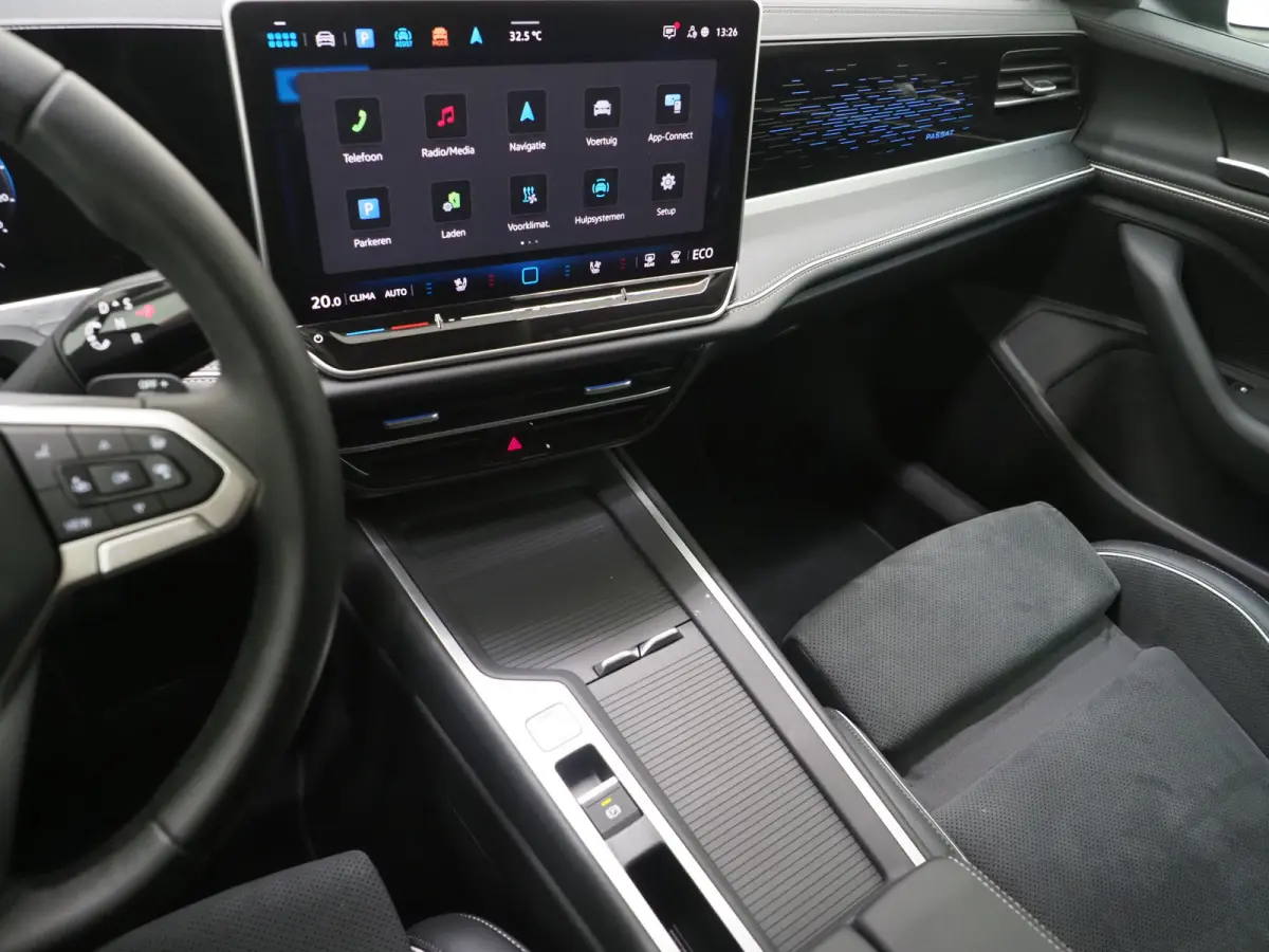 1.5 eHybrid 204PK | Leder/Alcantara | Massage | Stoelkoeling | Trekhaak | HUD | 360 | Keyless