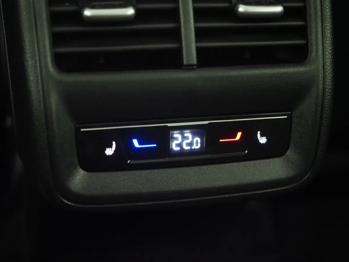 1.5 eHybrid 204PK | Leder/Alcantara | Massage | Stoelkoeling | Trekhaak | HUD | 360 | Keyless