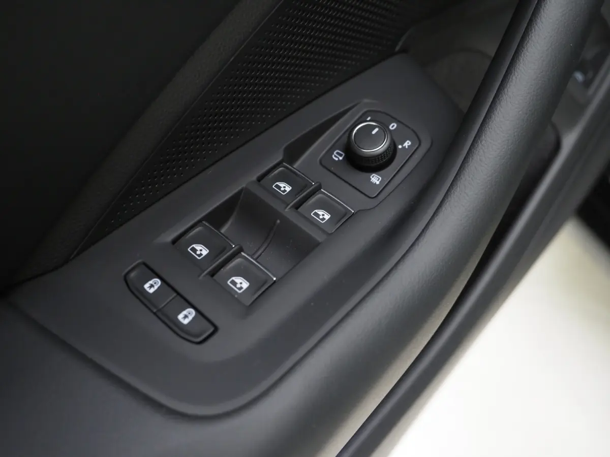 1.5 eHybrid 204PK | Leder/Alcantara | Massage | Stoelkoeling | Trekhaak | HUD | 360 | Keyless