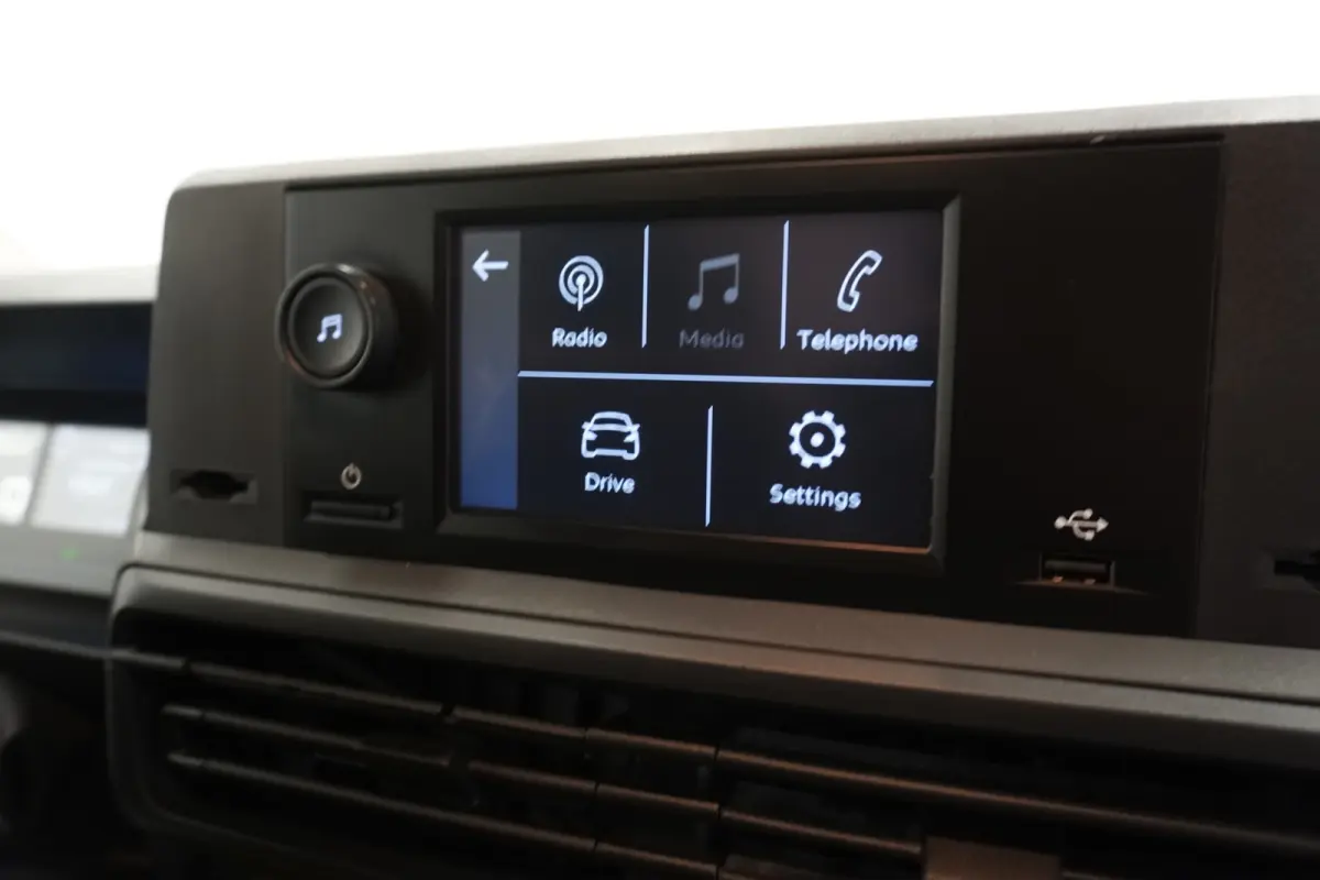 1.5 BlueHDi 120PK L2 EURO 6 - Airco - Cruise - PDC - €21.950,- Excl.