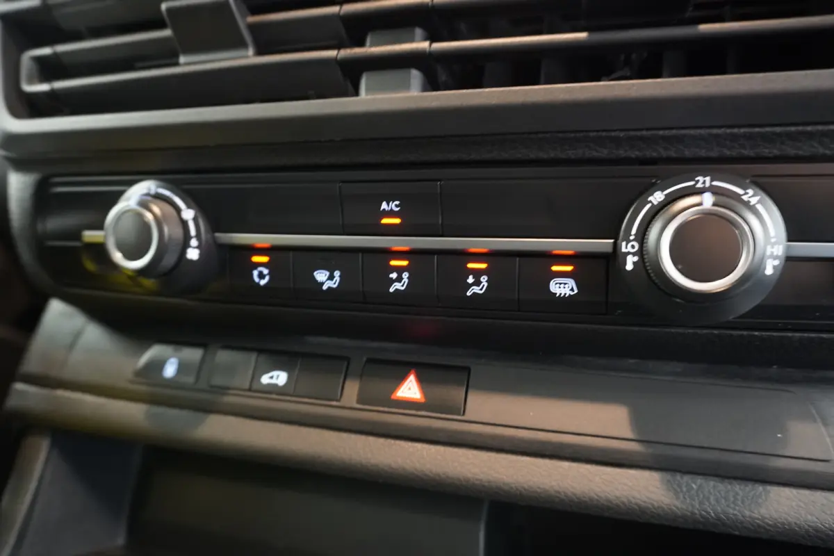 1.5 BlueHDi 120PK L2 EURO 6 - Airco - Cruise - PDC - €21.950,- Excl.