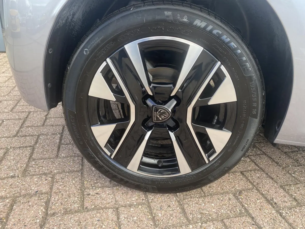 1.2 Hybrid 110 e-DCS6 Allure | AUTOMAAT | CARPLAY AlNDRIOD AUTO | PDC | CLIMATE | 16 DKM |