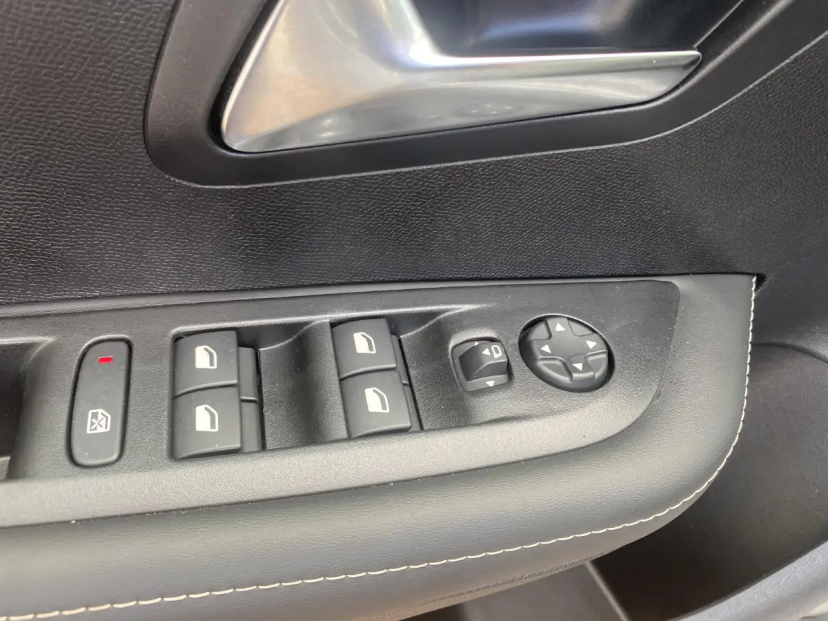 1.2 Hybrid 110 e-DCS6 Allure | AUTOMAAT | CARPLAY AlNDRIOD AUTO | PDC | CLIMATE | 16 DKM |