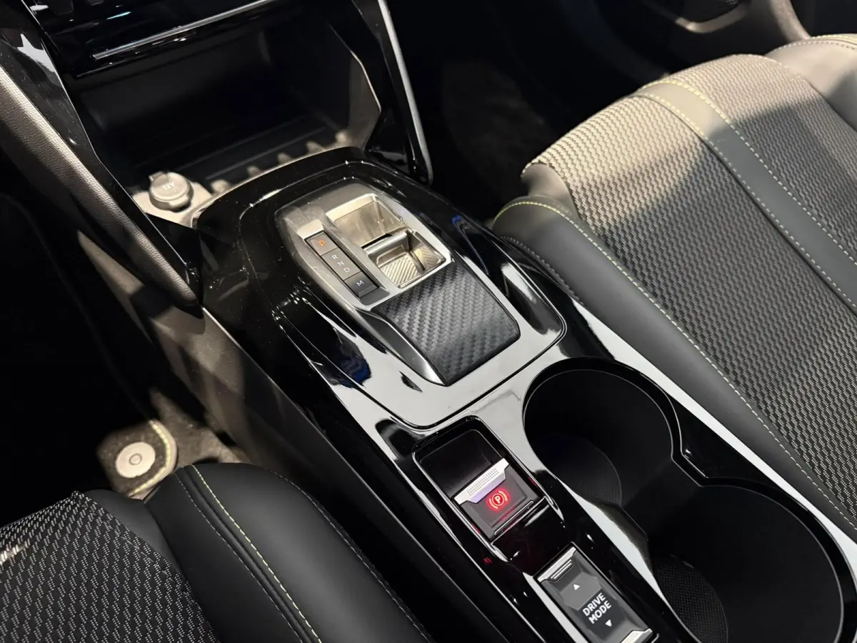 1.2 Hybrid 136 GT l Navi l Parkeersensoren l Camera l Apple carplay & Android auto l BINNENKORT OP VOORRAAD!!