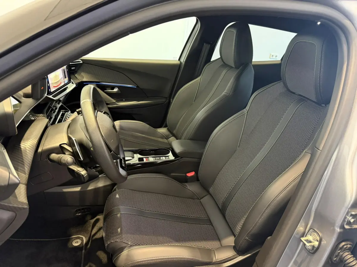 1.2 Hybrid 136 GT l Navi l Parkeersensoren l Camera l Apple carplay & Android auto l BINNENKORT OP VOORRAAD!!
