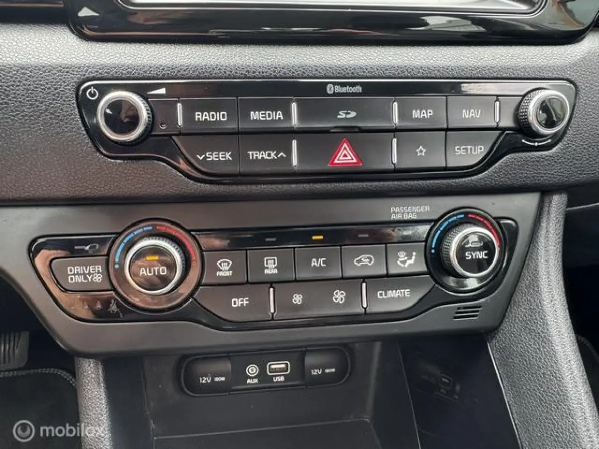 1.6 GDi Hybrid DynamicLine , Trekhaak , Navigatie & Camera achter , Parkeerhulp Achter, Led verlichting , Fabrieks garantie