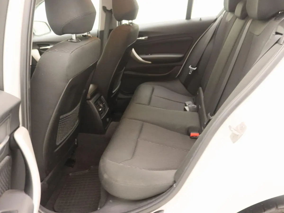 116i Centennial High Executive | Navigatie | Led Verlichting | Stoelverwarming | Climate Control |
