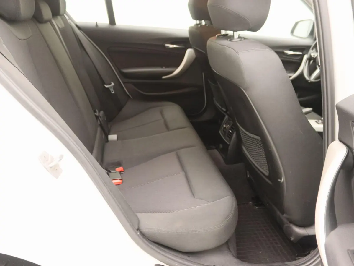 116i Centennial High Executive | Navigatie | Led Verlichting | Stoelverwarming | Climate Control |
