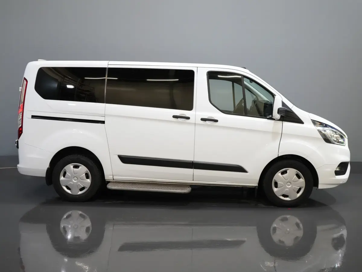 Tourneo 2.0 TDCI € 25.717,- incl. BTW/BPM Trend Combi/ Kombi/ 9 Persoons/ 9 P/ Cruise/ PDC/ Airco