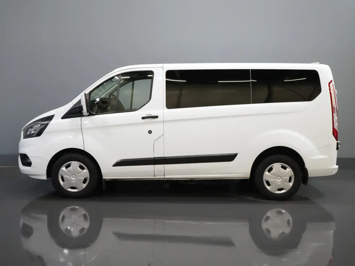 Tourneo 2.0 TDCI € 25.717,- incl. BTW/BPM Trend Combi/ Kombi/ 9 Persoons/ 9 P/ Cruise/ PDC/ Airco