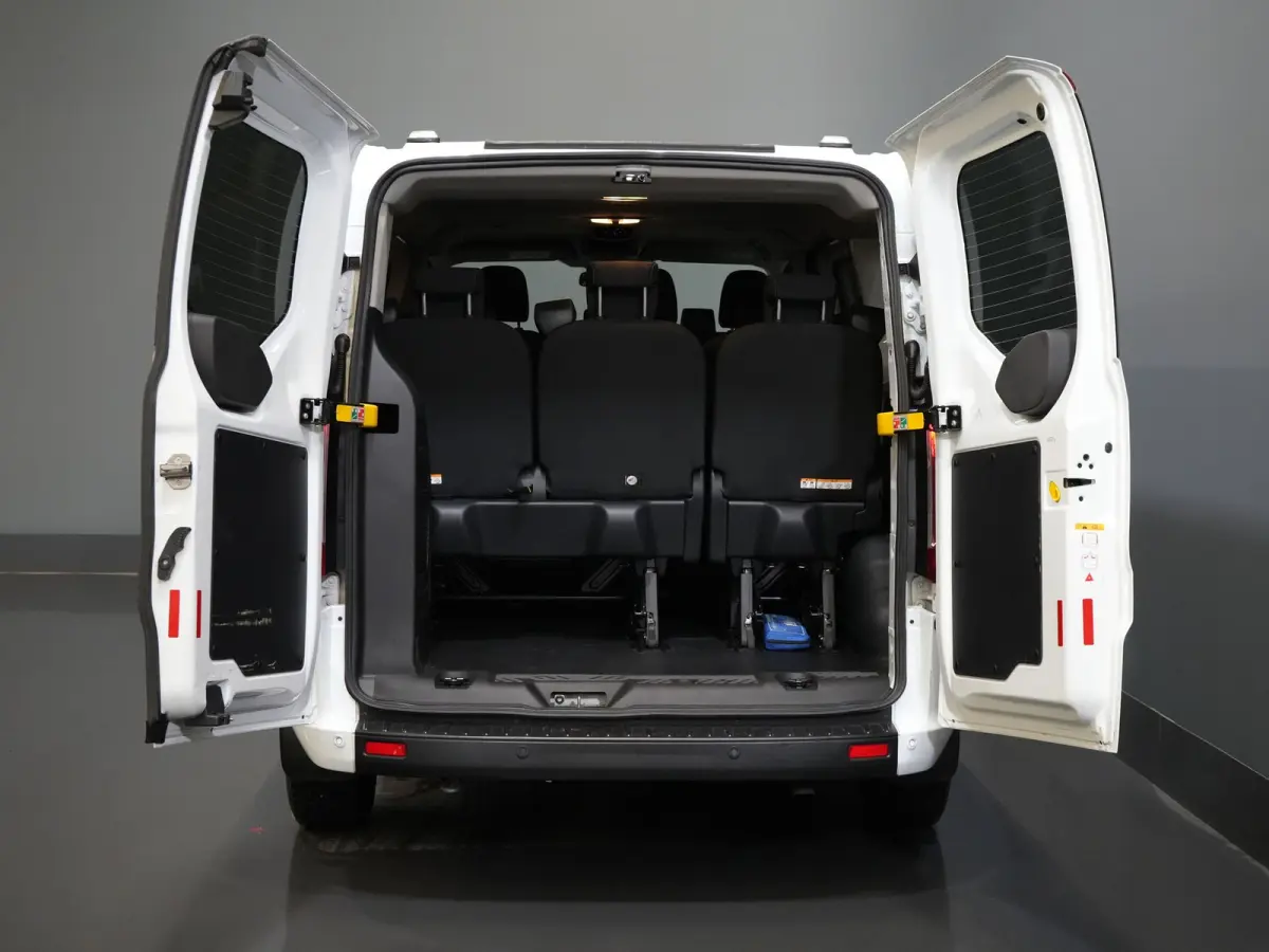 Tourneo 2.0 TDCI € 25.717,- incl. BTW/BPM Trend Combi/ Kombi/ 9 Persoons/ 9 P/ Cruise/ PDC/ Airco