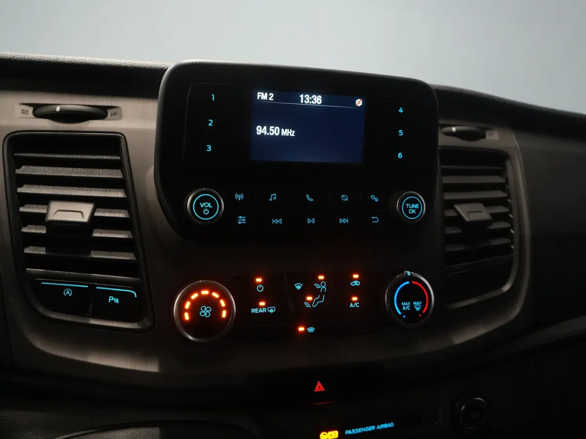 Tourneo 2.0 TDCI € 25.717,- incl. BTW/BPM Trend Combi/ Kombi/ 9 Persoons/ 9 P/ Cruise/ PDC/ Airco
