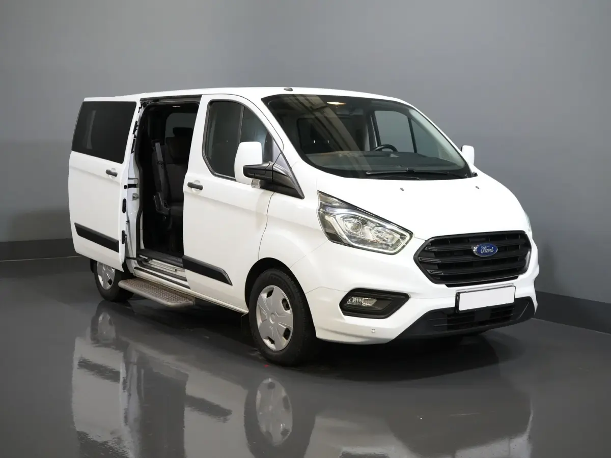 Tourneo 2.0 TDCI € 25.717,- incl. BTW/BPM Trend Combi/ Kombi/ 9 Persoons/ 9 P/ Cruise/ PDC/ Airco