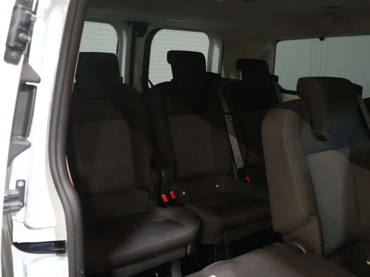 Tourneo 2.0 TDCI € 25.717,- incl. BTW/BPM Trend Combi/ Kombi/ 9 Persoons/ 9 P/ Cruise/ PDC/ Airco
