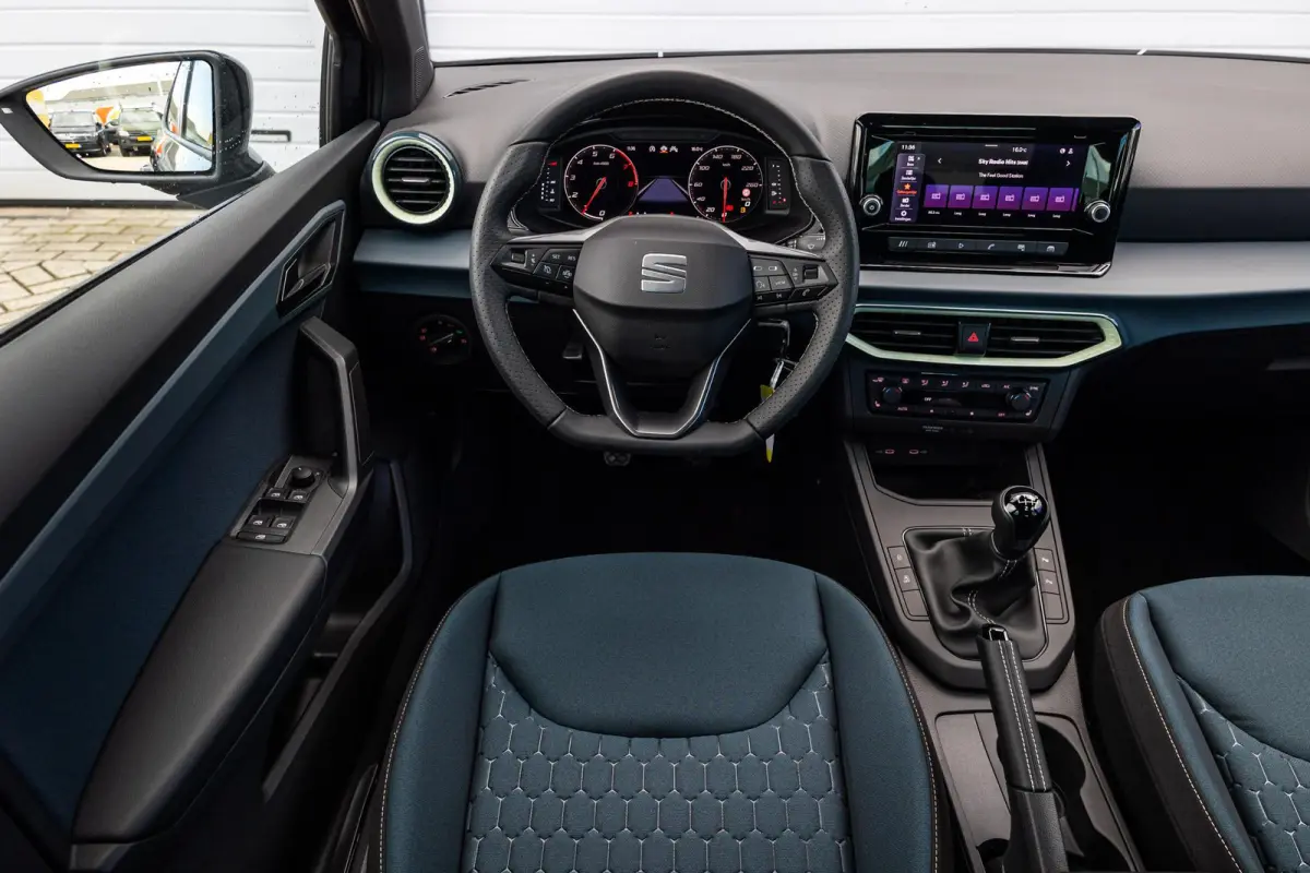1.0 EcoTSI 95pk Style Business Connect | Achteruitrijcamera | Cruise Control