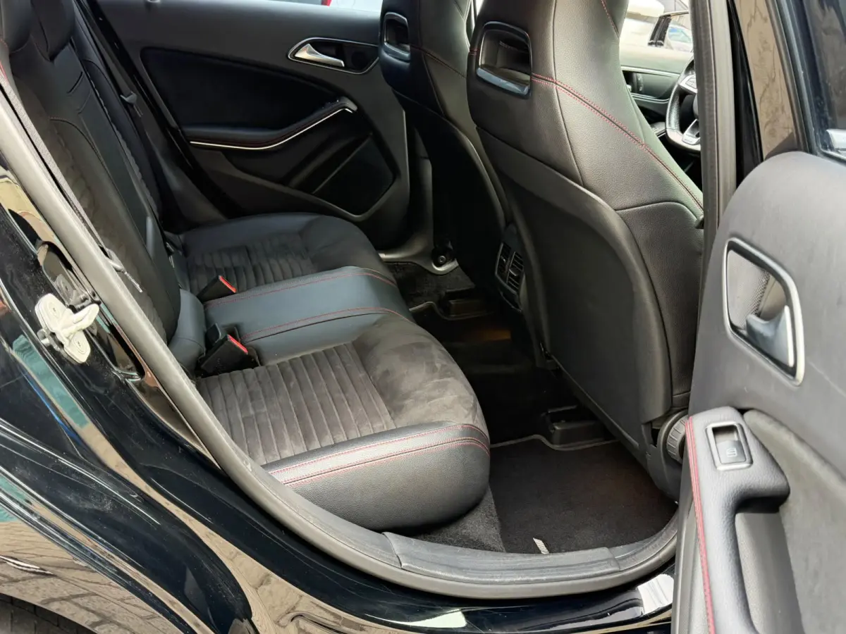 220 Sport 4MATIC AMG Harman-Kardon