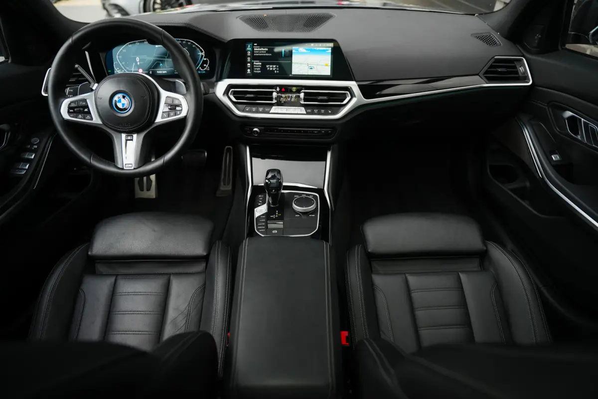 330e 292 pk xDrive High Executive M-Sportpakket / BTW-Auto/  Pano-Dak/ Adap.Cruise/ 360-Camera/ Keyless/ Head-Up/ Harman&Kardon/