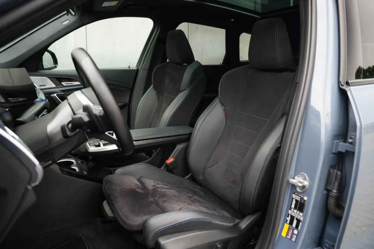 xDrive 25e 245 pk M-Sportpakket /Nieuw-Model/ BTW-Auto/ Pano-Dak/ Harman&Kardon/ Camera/ Sport-Stoelen/ Stoel.Verw/ Widescreen/ Memory/ 18''LMV