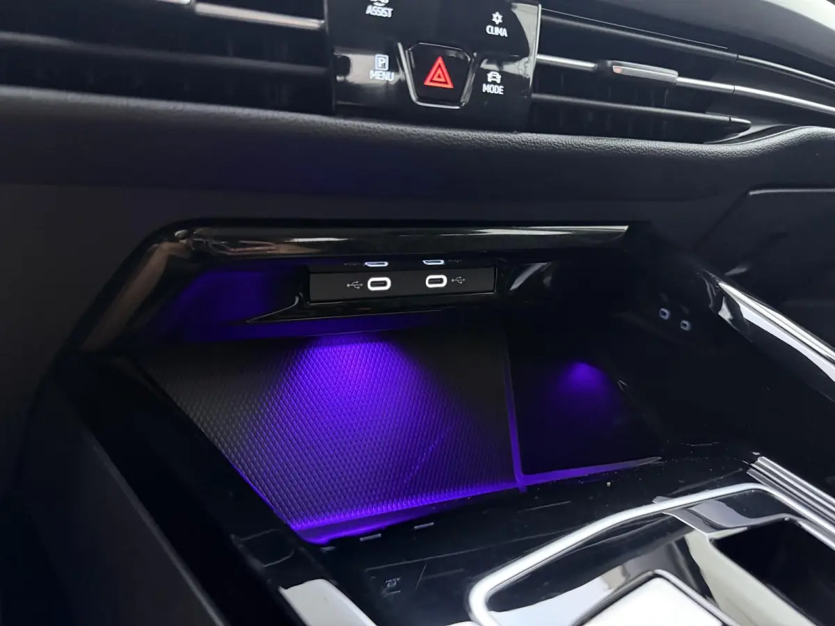1.4 eHybrid Style | Apple Carplay / Android Auto | Alcantara Bekleding | Ergo Comfort Stoel |