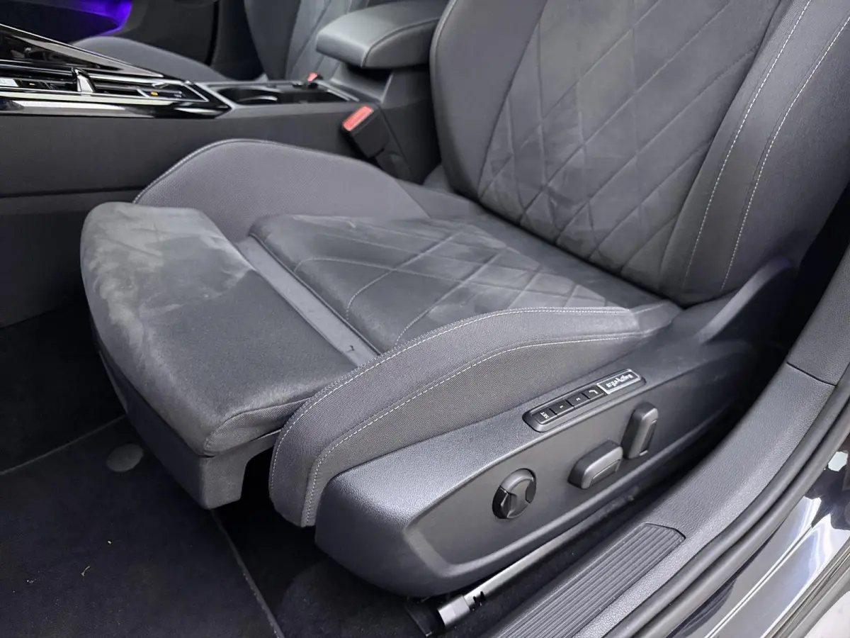 1.4 eHybrid Style | Apple Carplay / Android Auto | Alcantara Bekleding | Ergo Comfort Stoel |
