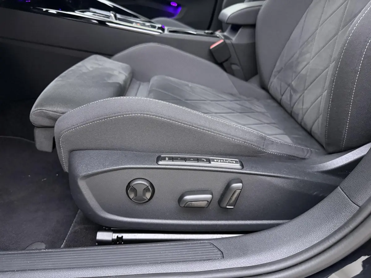 1.4 eHybrid Style | Apple Carplay / Android Auto | Alcantara Bekleding | Ergo Comfort Stoel |