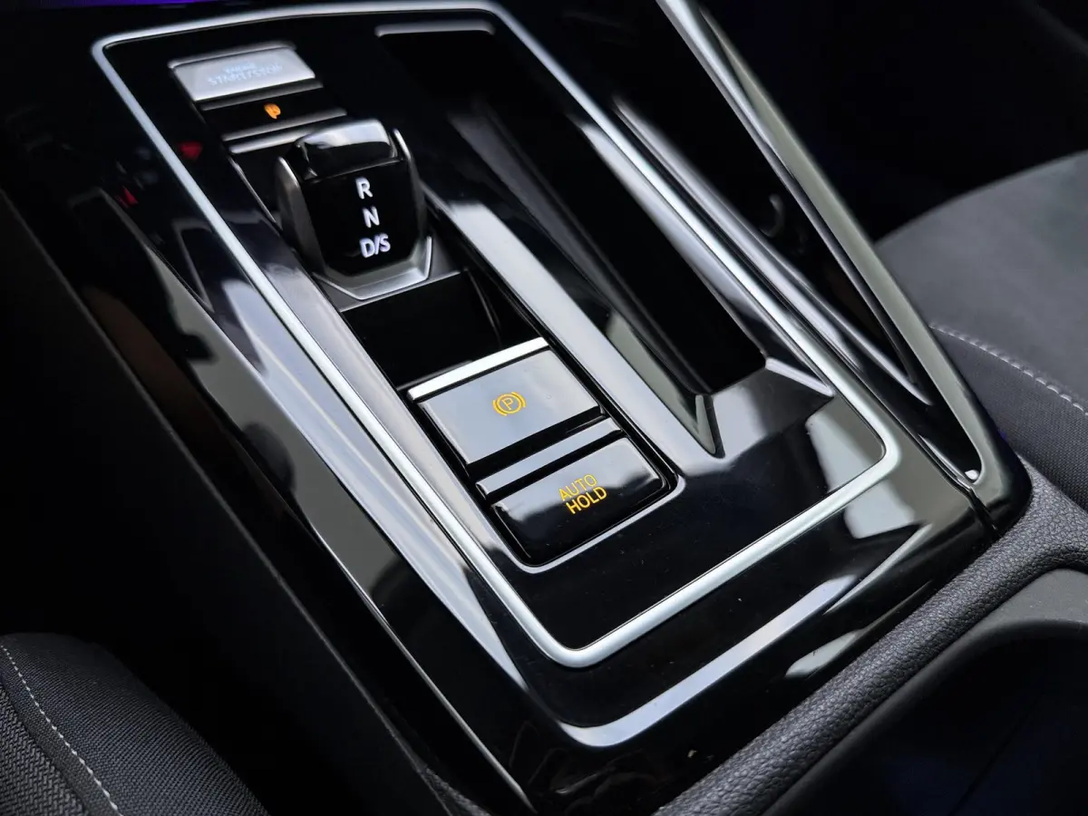 1.4 eHybrid Style | Apple Carplay / Android Auto | Alcantara Bekleding | Ergo Comfort Stoel |