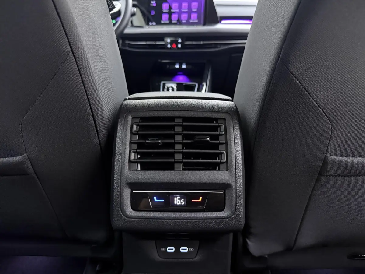 1.4 eHybrid Style | Apple Carplay / Android Auto | Alcantara Bekleding | Ergo Comfort Stoel |